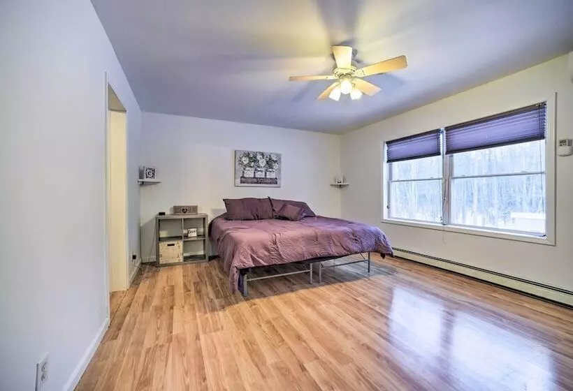 Family Friendly Saugerties Home W/ Hot Tub & Games