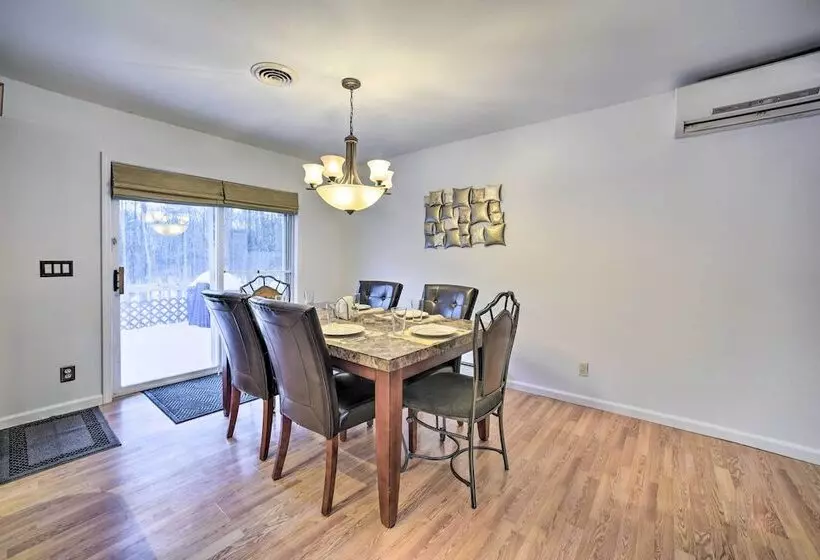 Family Friendly Saugerties Home W/ Hot Tub & Games