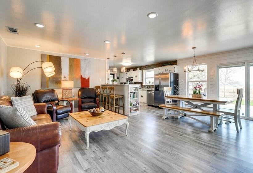 Lake Buchanan Island Hideaway W/ Private Beach!