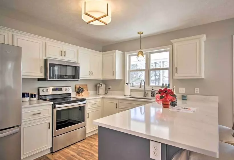 Waterfront Retreat W/ Dock & Deck On Lake Murray!