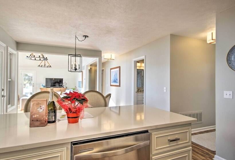 Waterfront Retreat W/ Dock & Deck On Lake Murray!