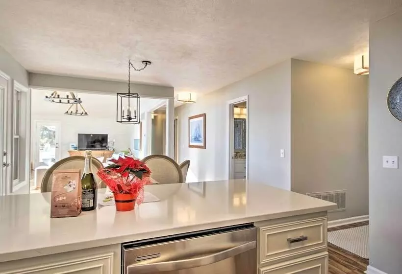 Waterfront Retreat W/ Dock & Deck On Lake Murray!