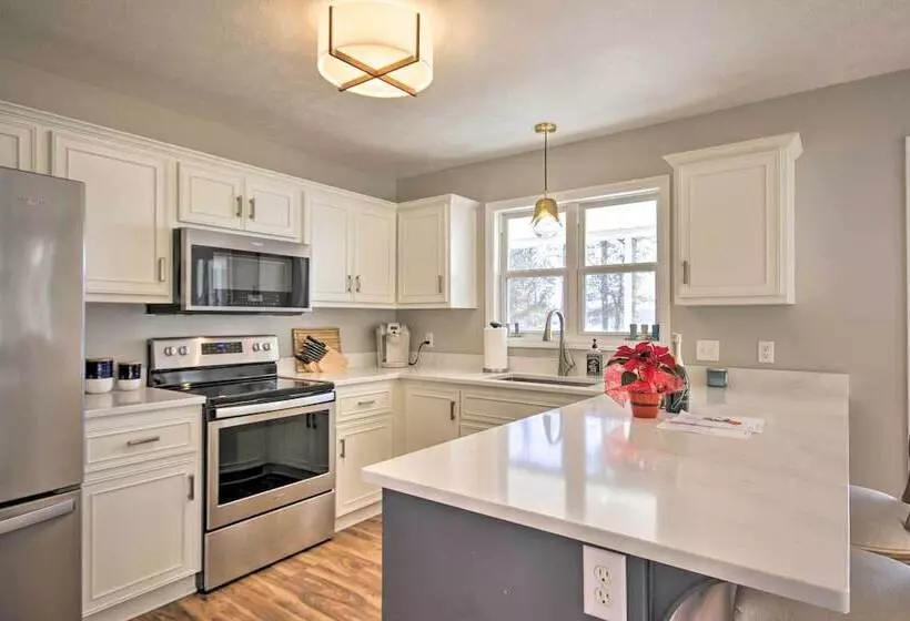 Waterfront Retreat W/ Dock & Deck On Lake Murray!