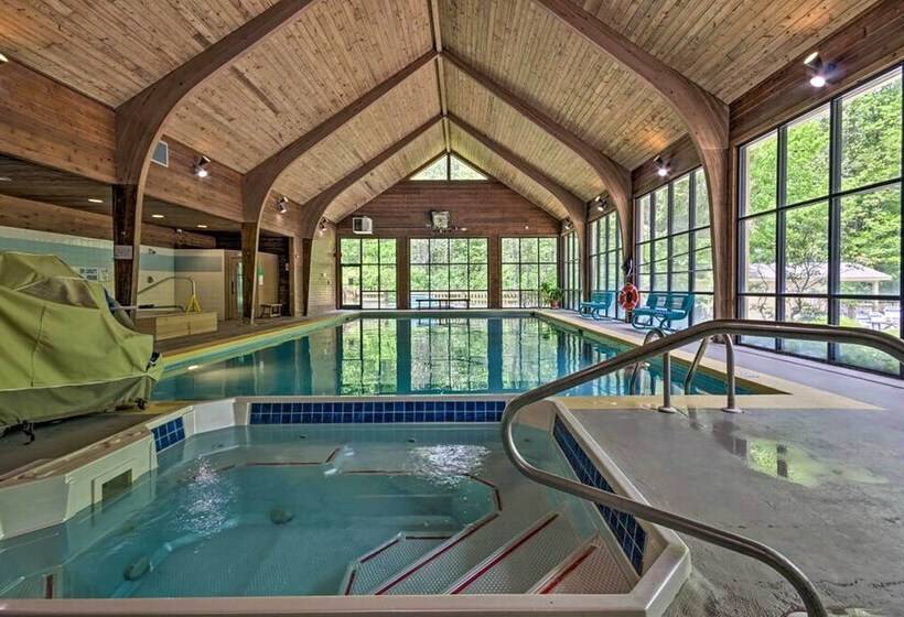 Sapphire Log Cabin W/ Wraparound Deck + Fire Pit!