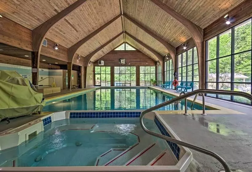 Sapphire Log Cabin W/ Wraparound Deck + Fire Pit!