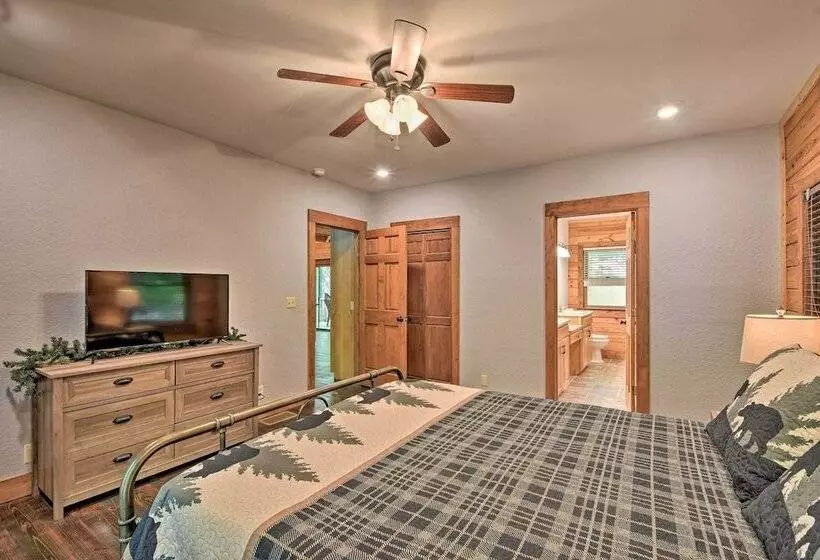 Sapphire Log Cabin W/ Wraparound Deck + Fire Pit!