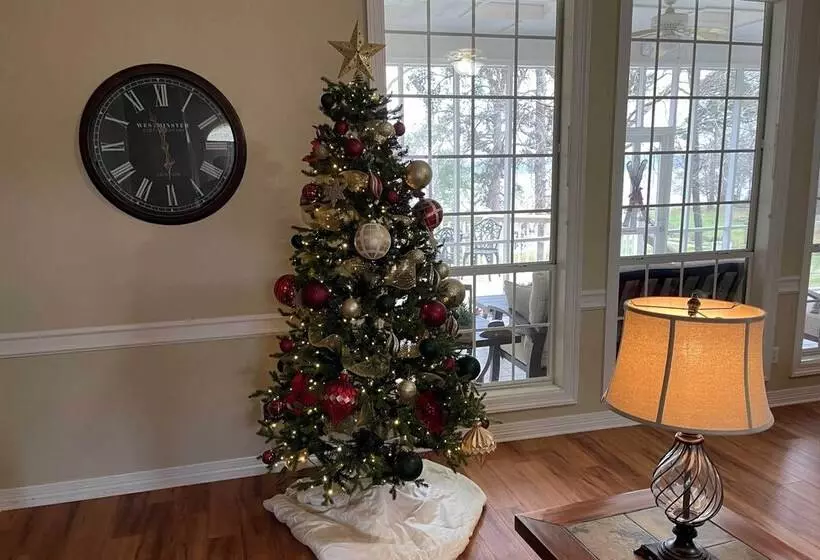 Large Waterfront Lake Palestine Home W/ Deck, Dock