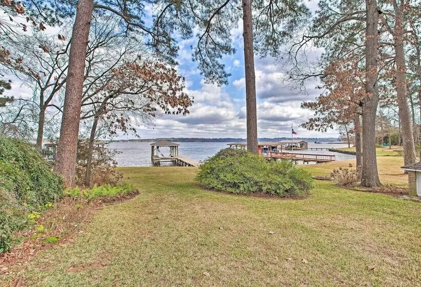 Large Waterfront Lake Palestine Home W/ Deck, Dock
