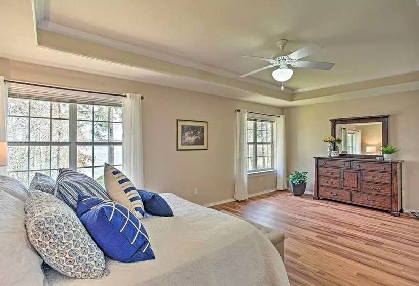 Large Waterfront Lake Palestine Home W/ Deck, Dock