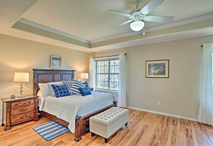 Large Waterfront Lake Palestine Home W/ Deck, Dock