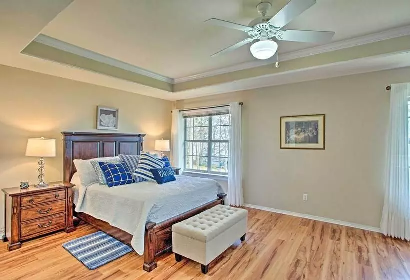 Large Waterfront Lake Palestine Home W/ Deck, Dock