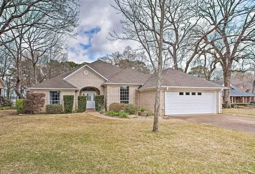 Large Waterfront Lake Palestine Home W/ Deck, Dock