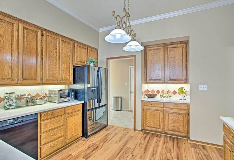 Large Waterfront Lake Palestine Home W/ Deck, Dock