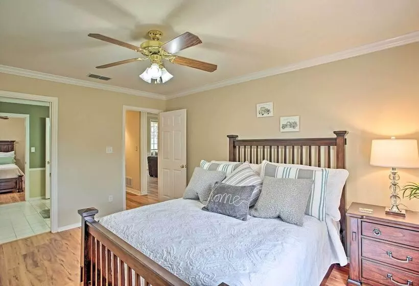 Large Waterfront Lake Palestine Home W/ Deck, Dock