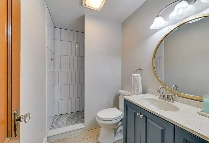 Slope Views: Luxe Windham Retreat W/ Hot Tub!