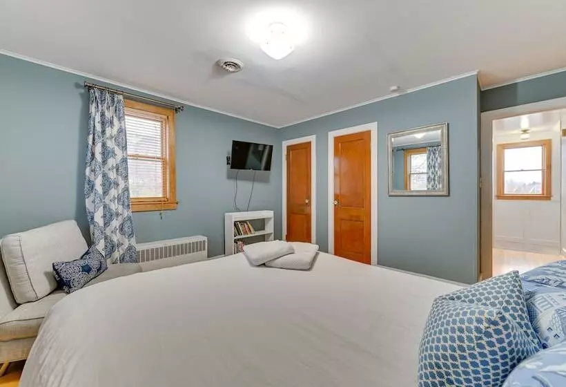 Slope Views: Luxe Windham Retreat W/ Hot Tub!