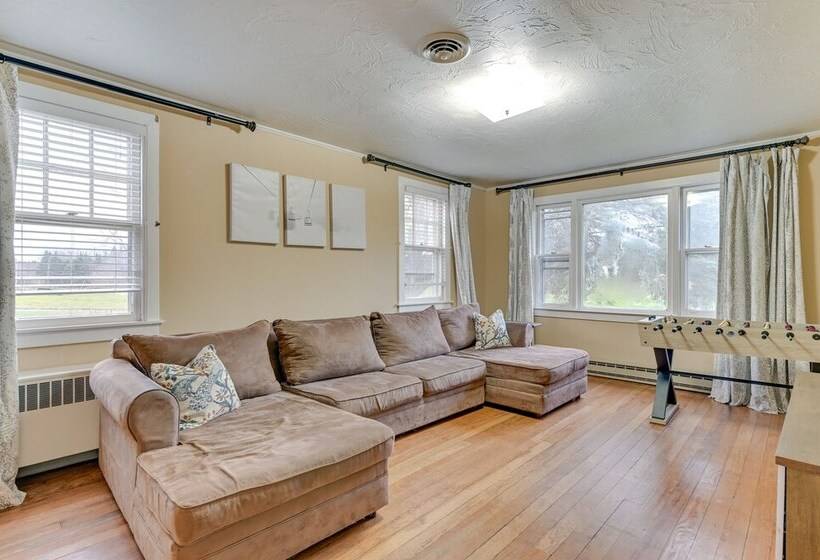 Slope Views: Luxe Windham Retreat W/ Hot Tub!