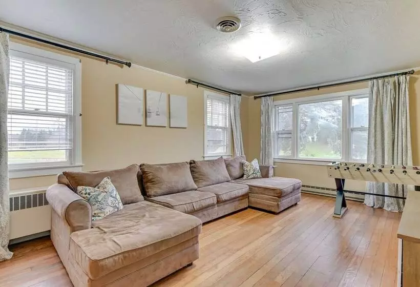 Slope Views: Luxe Windham Retreat W/ Hot Tub!