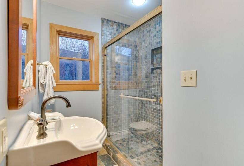 Slope Views: Luxe Windham Retreat W/ Hot Tub!