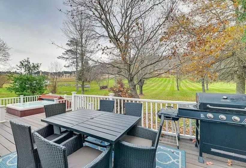 Slope Views: Luxe Windham Retreat W/ Hot Tub!