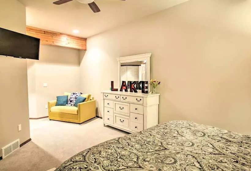 Luxurious Liberty Lake Hideaway W/ Hot Tub!