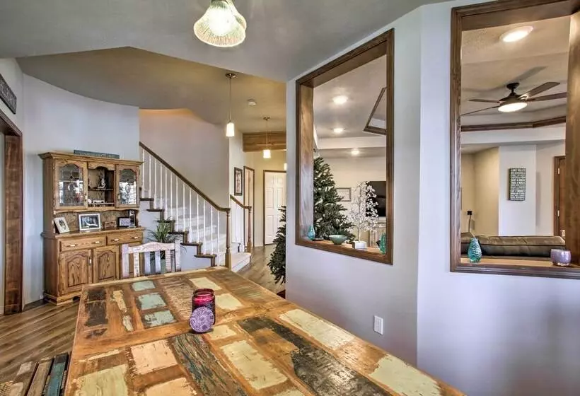 Luxurious Liberty Lake Hideaway W/ Hot Tub!