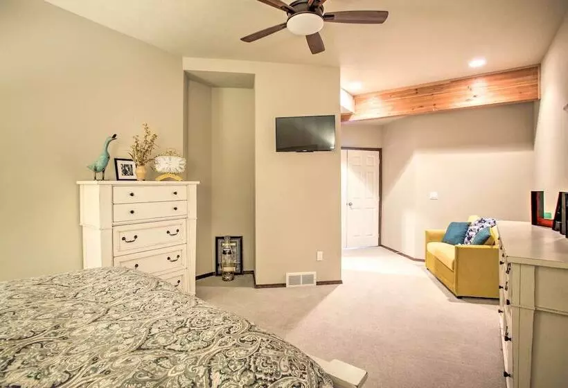 Luxurious Liberty Lake Hideaway W/ Hot Tub!