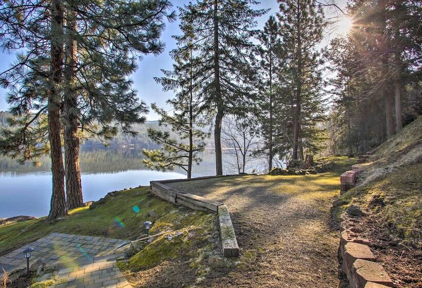 Luxurious Liberty Lake Hideaway W/ Hot Tub!