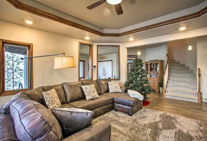 Luxurious Liberty Lake Hideaway W/ Hot Tub!