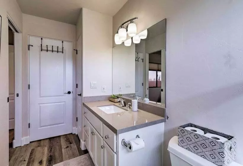 Luxury Sedona Living: Remodeled W/ Red Rock Views!