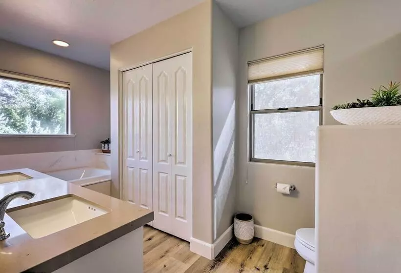 Luxury Sedona Living: Remodeled W/ Red Rock Views!