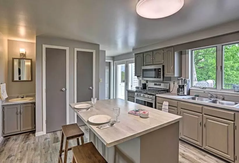 Millersburg Home W/ Covered Porch & Fire Pit!