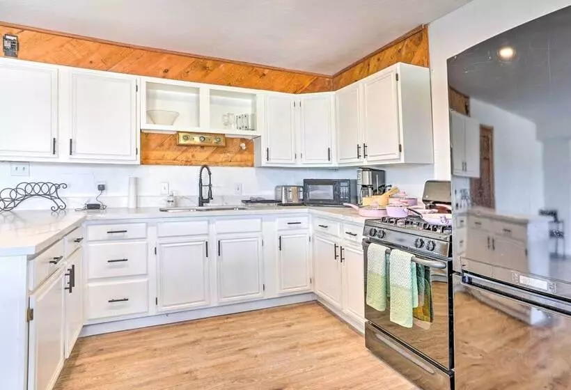 Pet Friendly Chino Valley Cabin W/ Game Room!