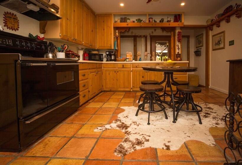 Pet Friendly Clovis Home: Yard, Pergola & Hot Tub