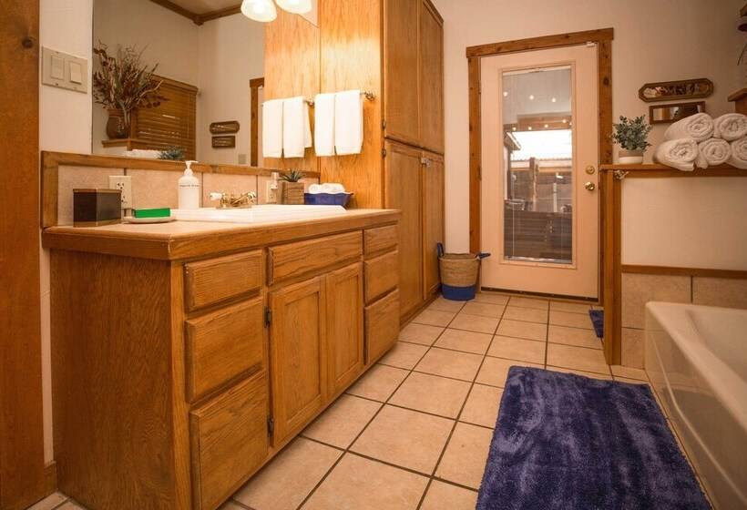 Pet Friendly Clovis Home: Yard, Pergola & Hot Tub