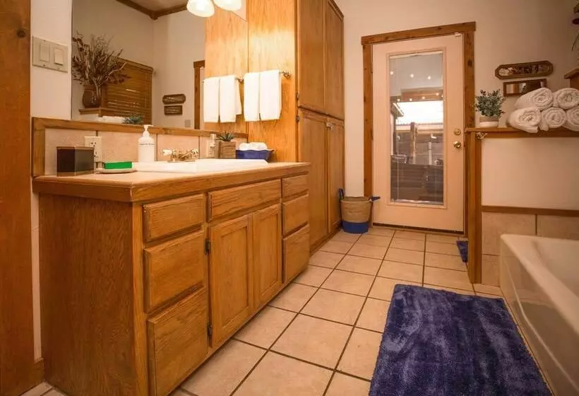 Pet Friendly Clovis Home: Yard, Pergola & Hot Tub