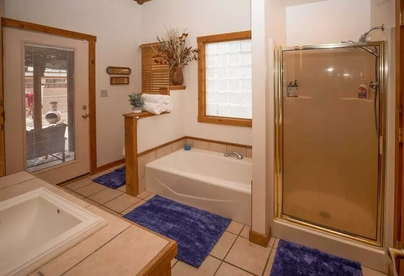 Pet Friendly Clovis Home: Yard, Pergola & Hot Tub