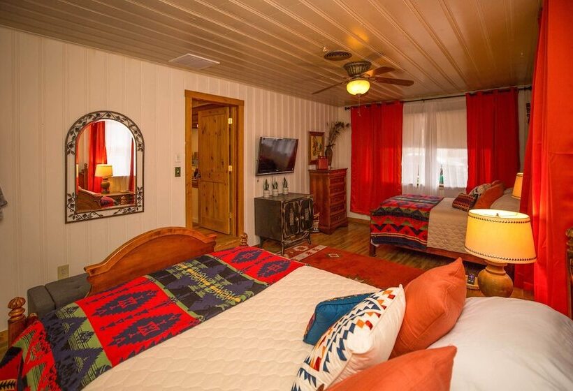 Pet Friendly Clovis Home: Yard, Pergola & Hot Tub