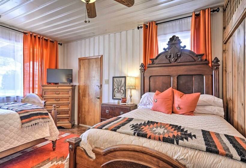 Pet Friendly Clovis Home: Yard, Pergola & Hot Tub