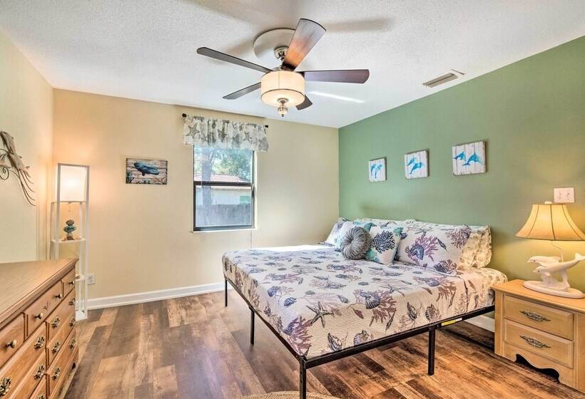 Pet Friendly Crystal River Home W/ Hot Tub!