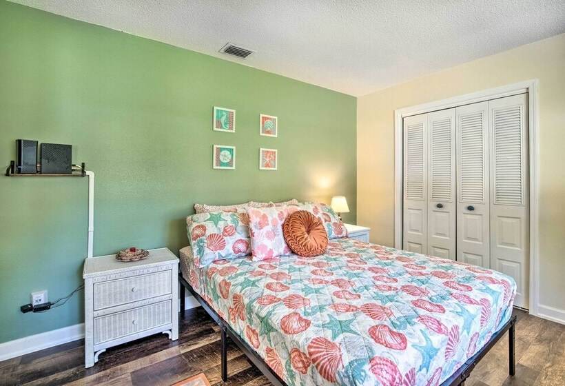 Pet Friendly Crystal River Home W/ Hot Tub!