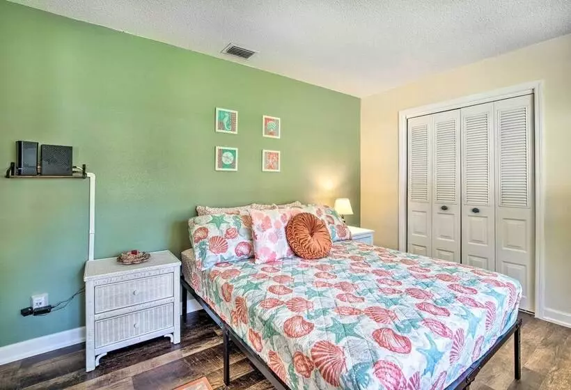 Pet Friendly Crystal River Home W/ Hot Tub!