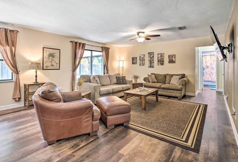 Pet Friendly Crystal River Home W/ Hot Tub!