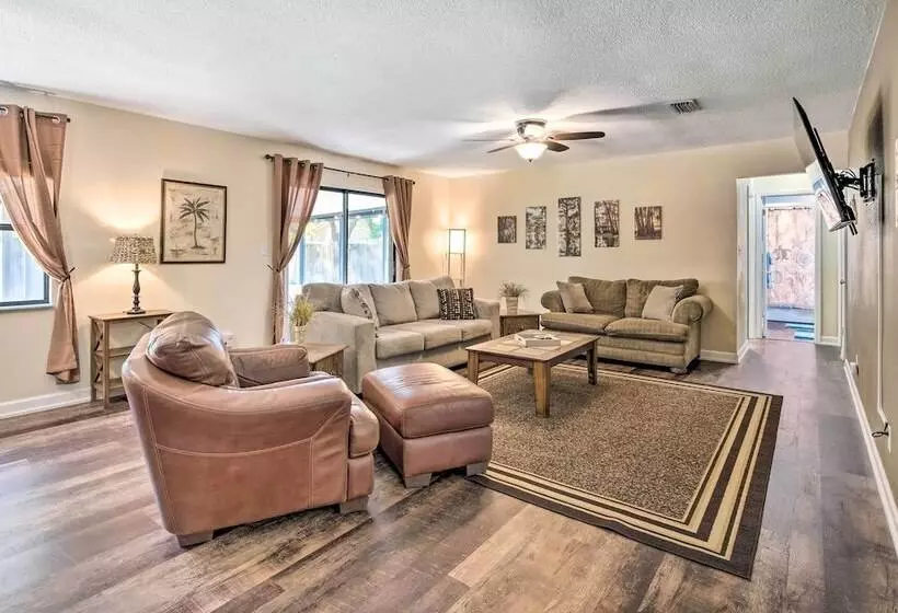 Pet Friendly Crystal River Home W/ Hot Tub!
