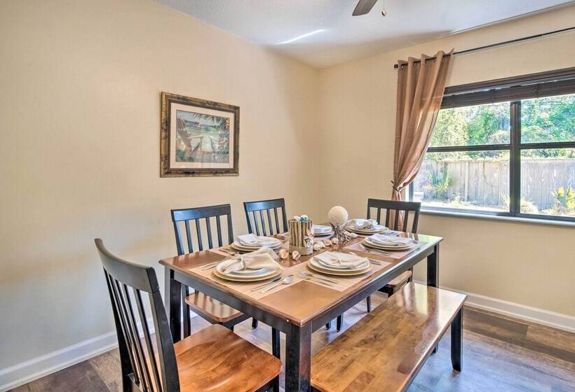 Pet Friendly Crystal River Home W/ Hot Tub!