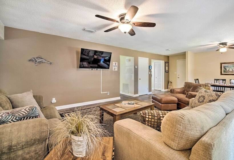 Pet Friendly Crystal River Home W/ Hot Tub!