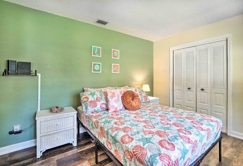 Pet Friendly Crystal River Home W/ Hot Tub!