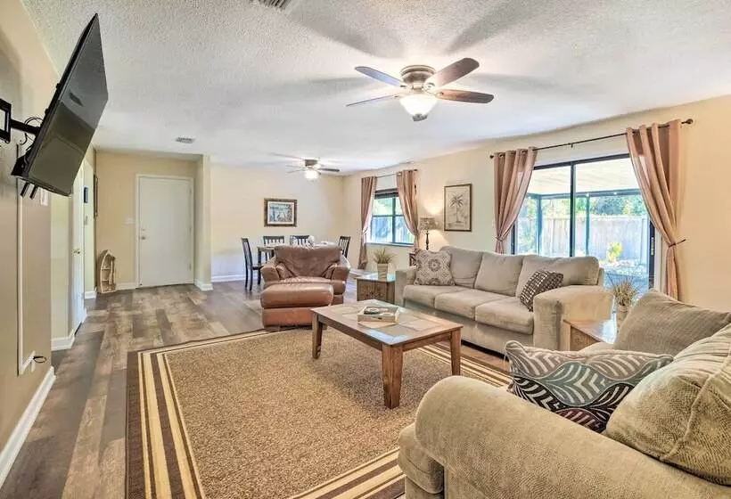 Pet Friendly Crystal River Home W/ Hot Tub!