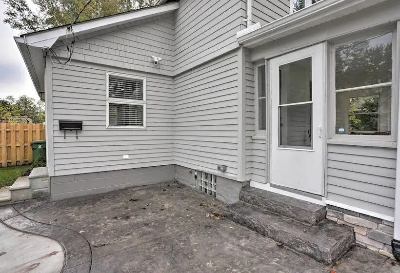 Pet Friendly Home   1/2 Mi To Downtown Willoughby!