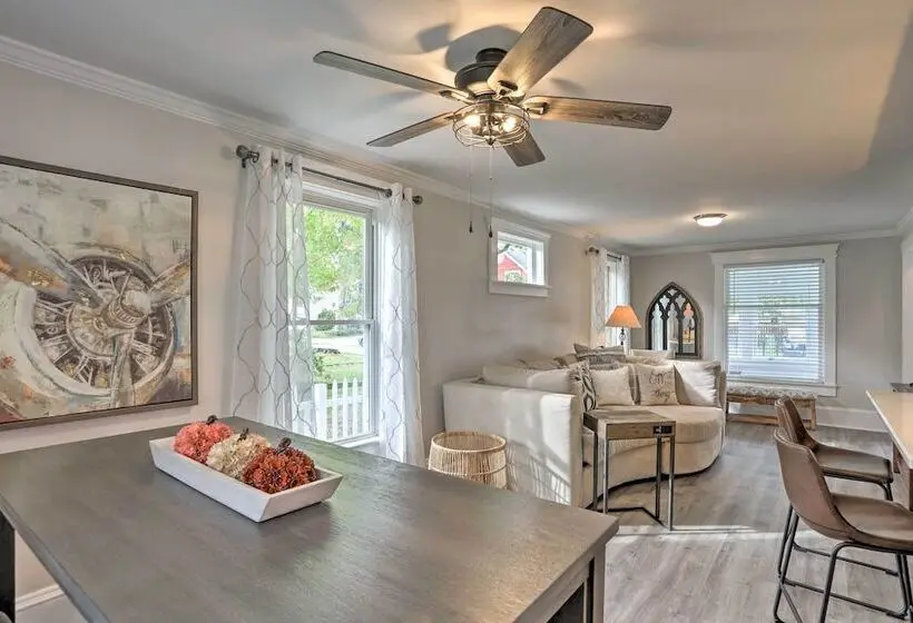 Pet Friendly Home   1/2 Mi To Downtown Willoughby!